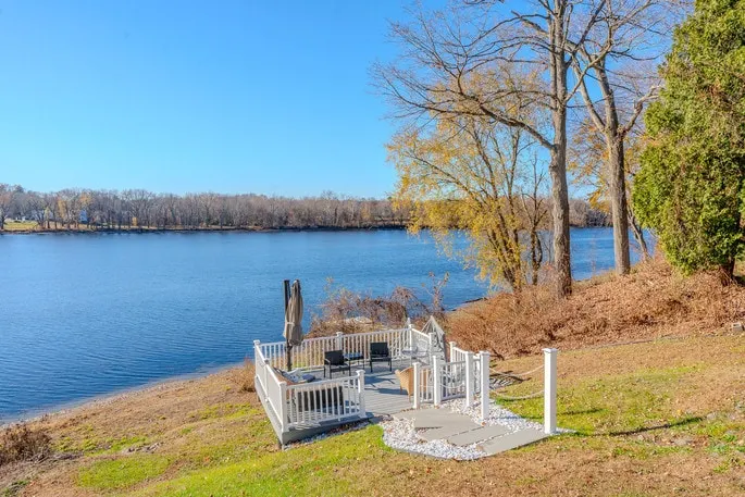 Hilda’s Riverside Retreat - Image 1