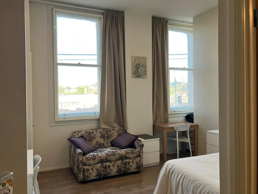Heritage Victorian apt w tall ceiling & city views - Image 1