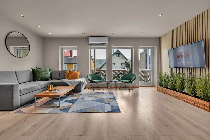 110m2 LUXURIOUS APARTMENT DOWNTOWN PLAZA - Image 1