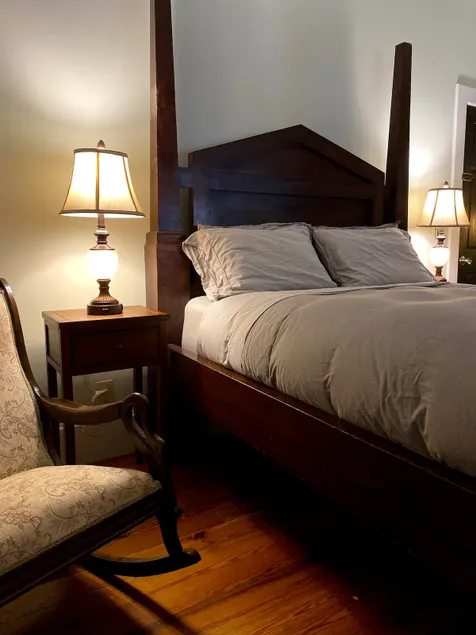 The Castle Room Suite - Private Entrance -3M to DT - Image 1