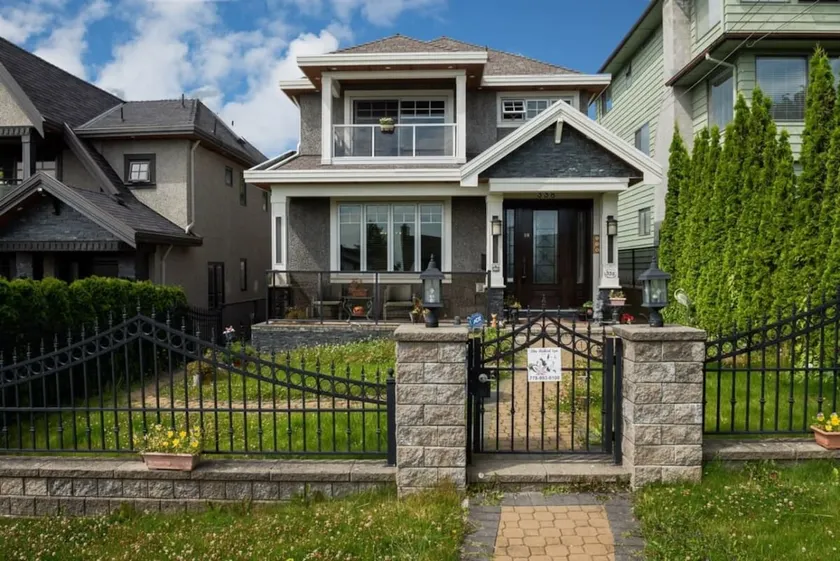 Stunning North Shore Family Home - Amazing Views! - Image 1