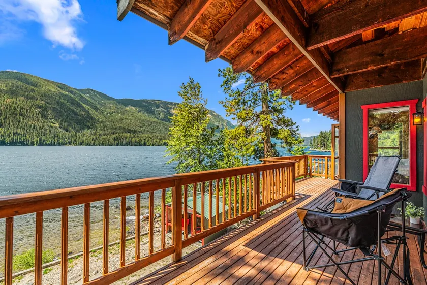 Rogue Shores - Tranquil Lakefront Home - Image 1