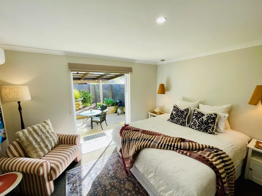 ⭐️unWINEd Retreat | Private | Central | Stylish ⭐️ - Image 1