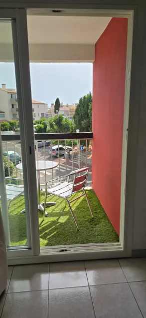 Coquet F2, 2nd floor, city center, port, close to beach and shops - Image 1