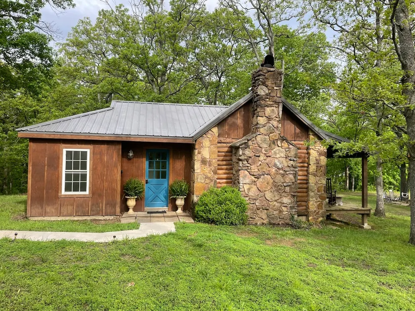 The Blue Door Cabin - Image 1