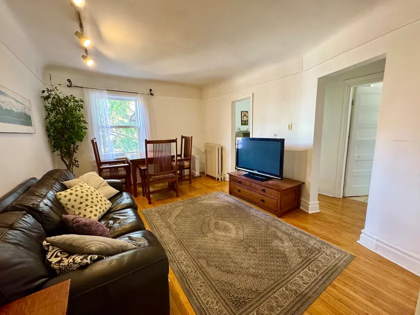 The Annex - Bright and Cozy Second Floor Apartment - Image 1