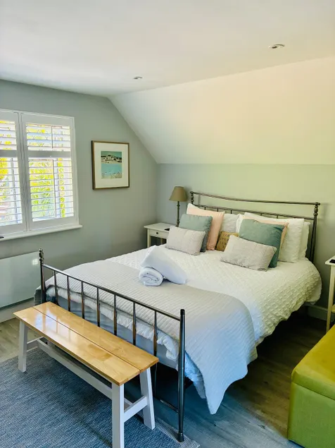 The Annexe: a contemporary space in leafy Surrey. - Image 1