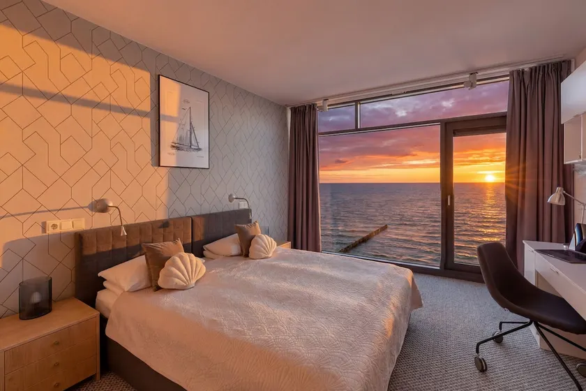 Laguna Boulevard Apartments with Sea View - Image 1