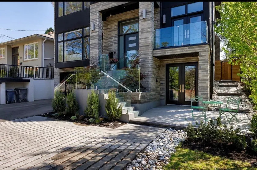 Luxury Spacious Apartment with Private Entrance. - Image 1