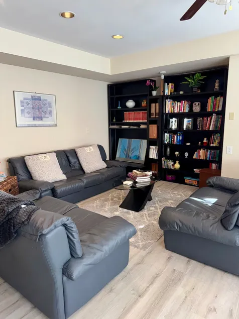 Peaceful, Spacious Guest Suite + Private Patio - Image 1
