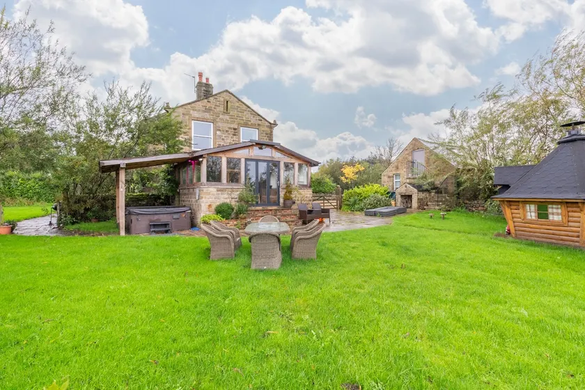Meagill Farmhouse, hot Tub, bbq hut - Image 1
