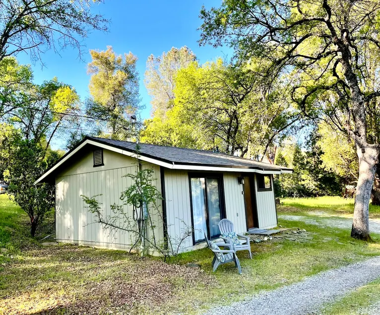 Yosemite Mountain Meadow Retreat - Image 1