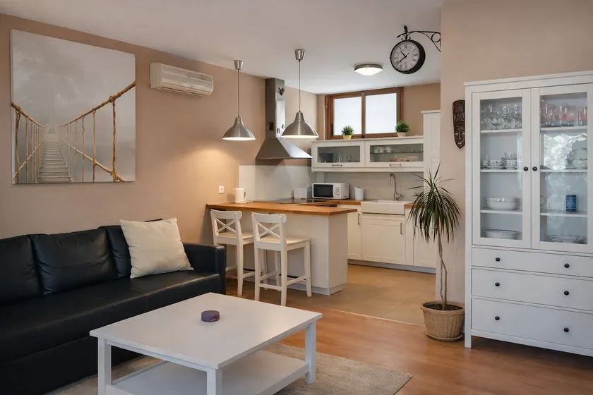 100 meters from the beach - Image 1