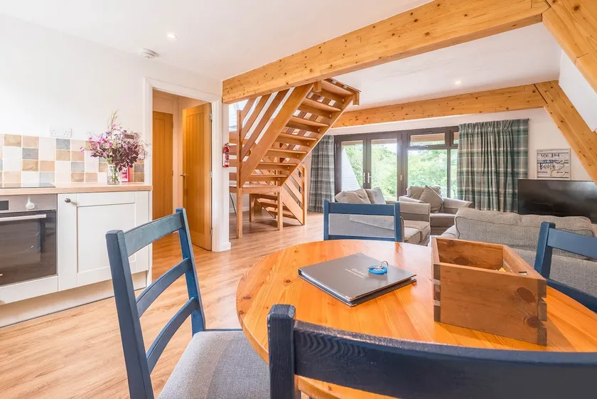 Fal Lodge; Swimming pool, fishing & lake views - Image 1
