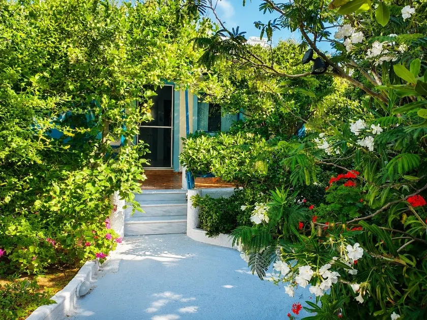 A Cretan house in the garden. - Image 1