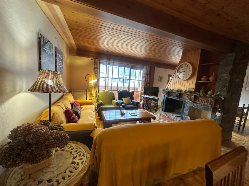 4 bedroom apartment in Benasque - Image 1