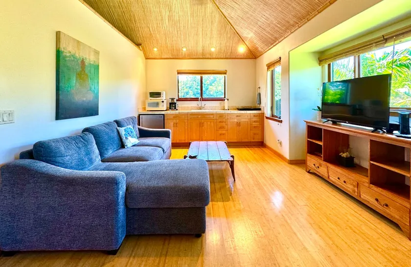 Paia Surf Suite. Quiet beach access & walk to town - Image 1