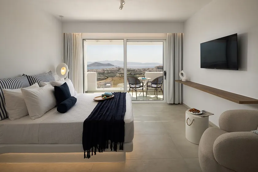 Deluxe Suite with Sea View - Image 1