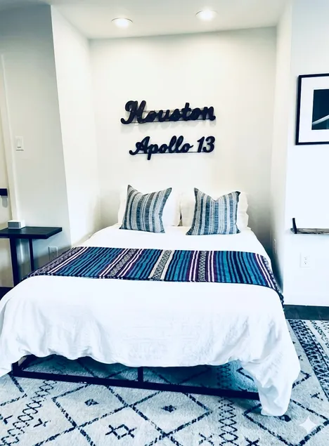 Apollo13 Studio Luxury Gem in Colorful Montrose! - Image 1