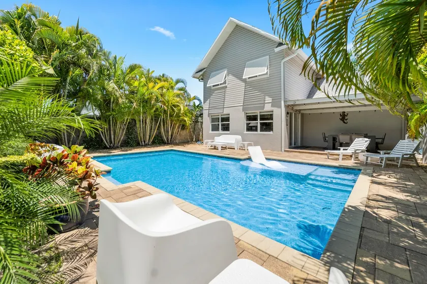 Bike to the Beach/Heated Pool - Image 1