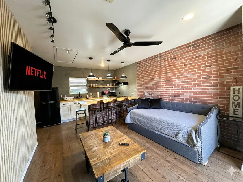 COMFORT INDUSTRIAL APARTMENT 3BEDS - Image 1