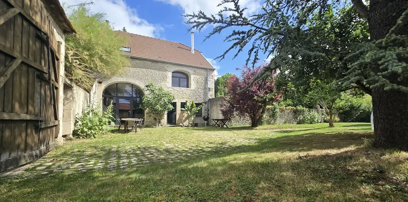 Art & Guest House - Image 1