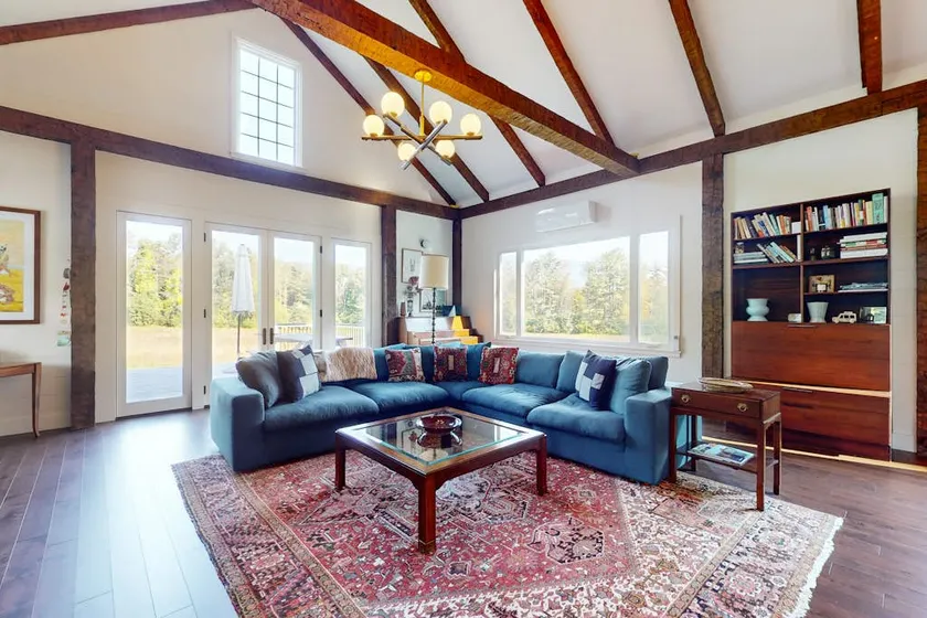 4BR outdoor enthusiast's dream with mountain views - Image 1
