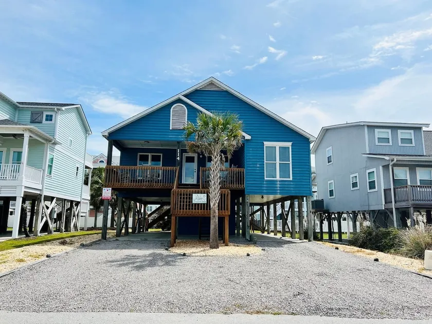 Tradewinds 4 Bedroom Home by RedAwning - Image 1