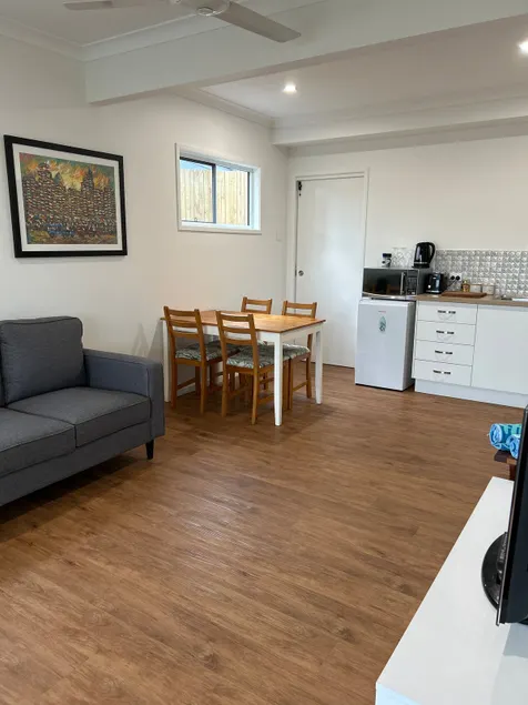Spacious 1BR Unit – 7 Min Walk to Rainbow Beach - Image 1