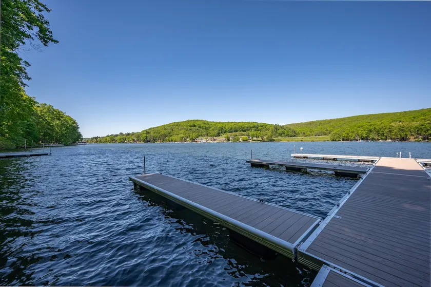 Luxury Lakefront Escape w/ Sauna & Hot Tub - Image 1