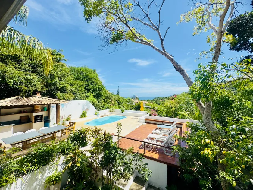 Pristine Villa 8 Suites in João Fernandes- Búzios - Image 1
