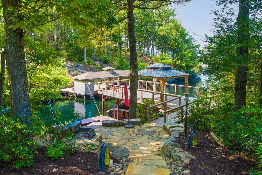 4BR Lakefront | Dock | Balcony | Firepit - Image 1