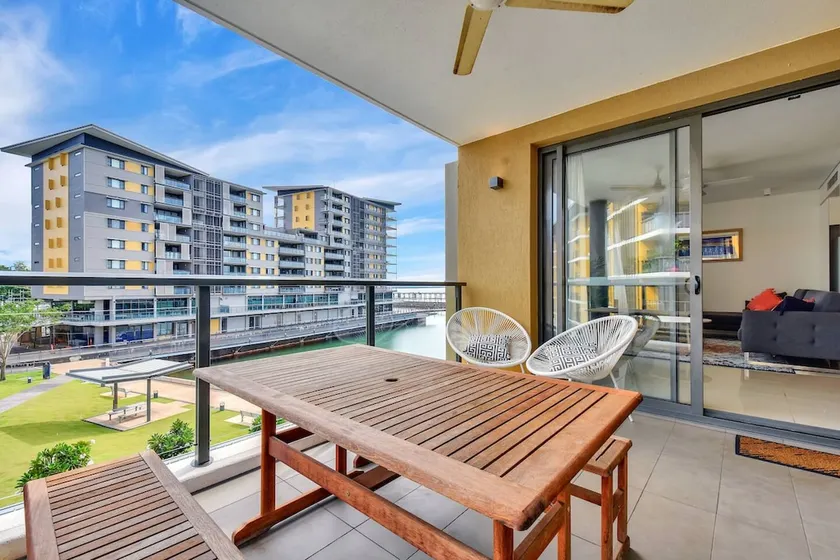 Waterfront Pearl Suite 2 Bed Luxury Apt - Image 1
