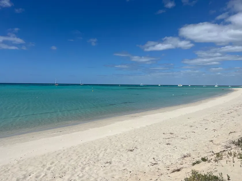 Quindalup 4x2 Geo Bay Rd Duns 1 min walk to beach. - Image 1