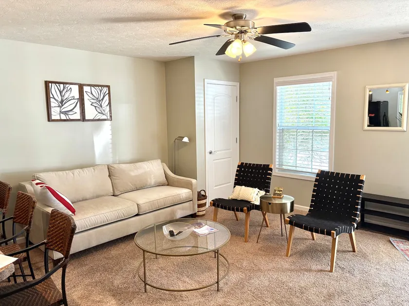 Nice 2 Bedroom Condo - Image 1