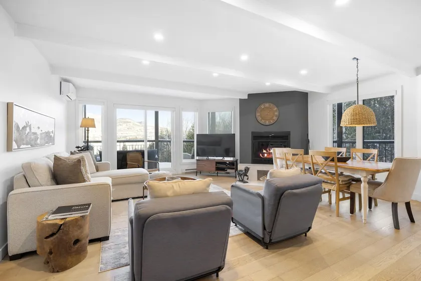 Huge 3 Bedroom Condo with a View - Image 1