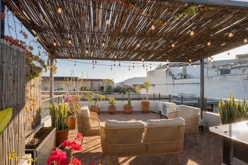 Small and Stylish Apt with Terrace - Image 1