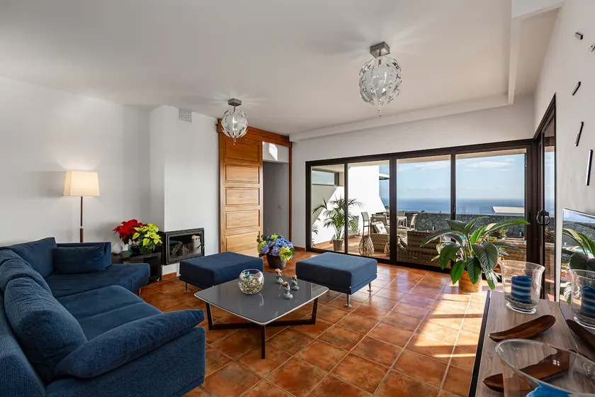 Villa with heated pool and ocean views - Image 1
