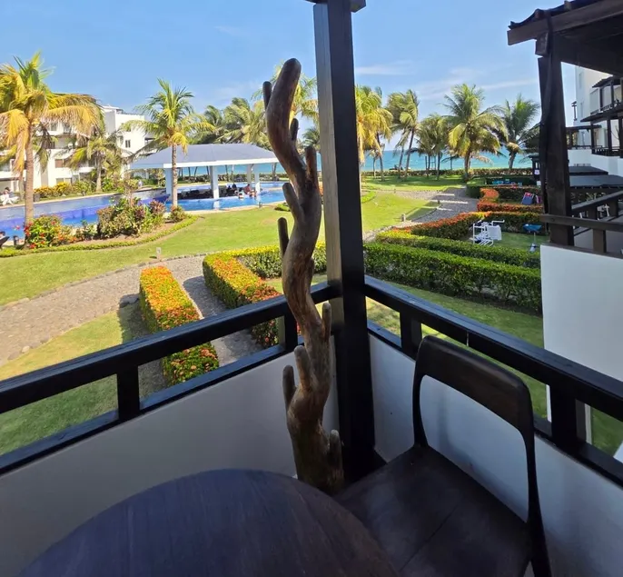 ”Oceanfront / Pool / Up to 9 guests” - Image 1