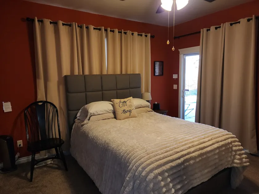 Private Entrance Suite - 1 Bd 1 Bth - Image 1