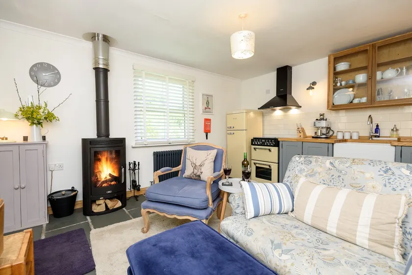 Luxury Coastal Bolthole in Polperro With Parking - NEW LISTING - Image 1