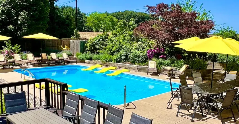 ALLEGAN FIELDS .6acres i byen, Pool, HotTub, Fireplce, FirePit, PingPong, Spil, Strand - Image 1