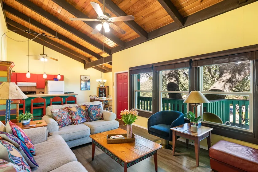 Kaleido House: king bed, deck, close to park/town - Image 1