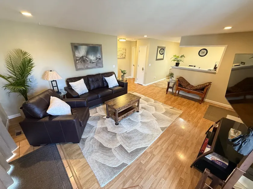Quiet 2BR • Garage • Yard • EV Charger – Eureka - Image 1