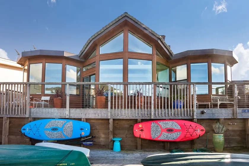 Lovely Inner Lagoon Home - Image 1