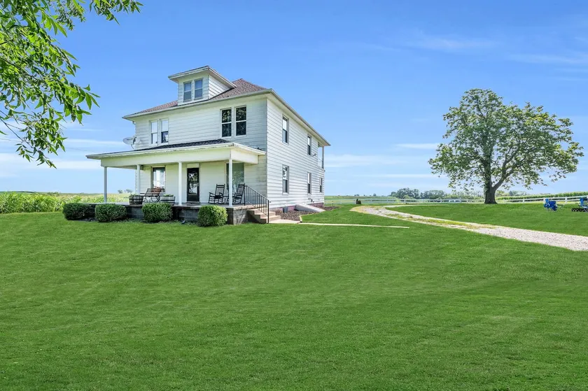 Peaceful & Charming Farmhouse;Firepit;Near Weston, St.Joe & Atchison ;Sleeps 10 - Image 1