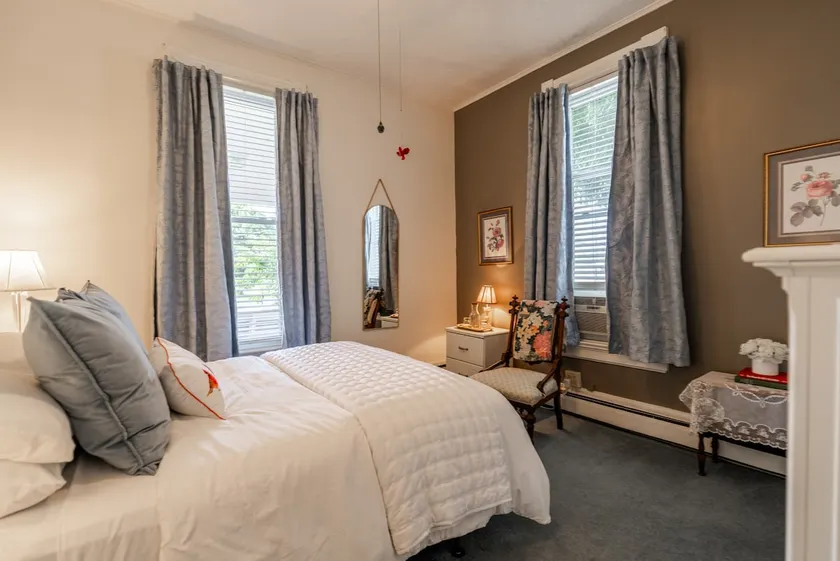 Pet-Friendly Victorian B&B by Lake Erie - Image 1