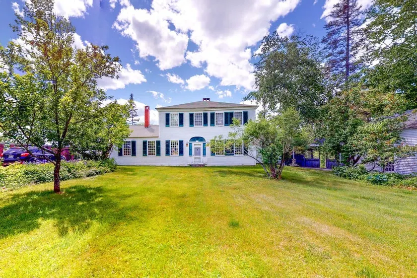 Historic 4BR Mountainview Dog Friendly | Patio - Image 1