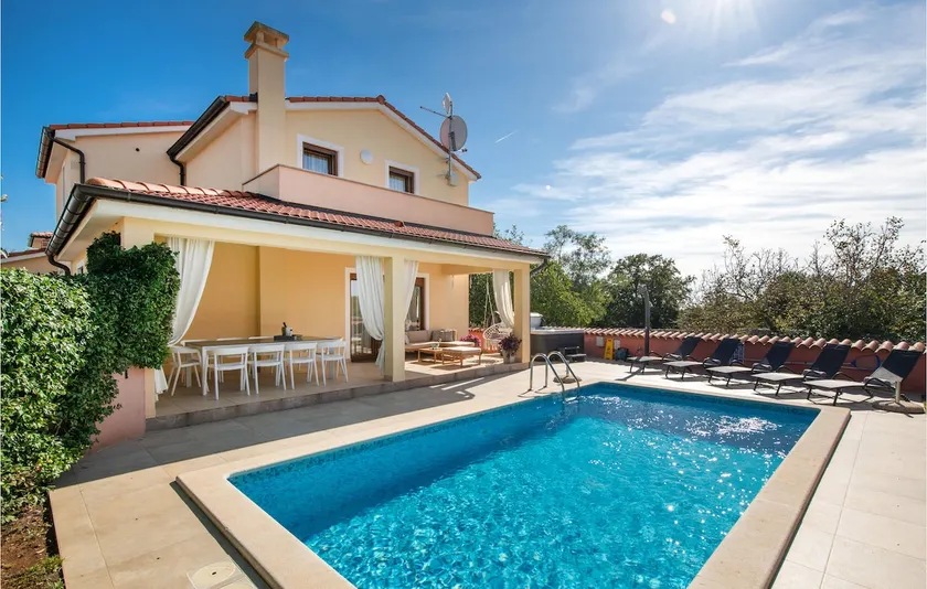 Beautiful Home In Krvavici - Image 1