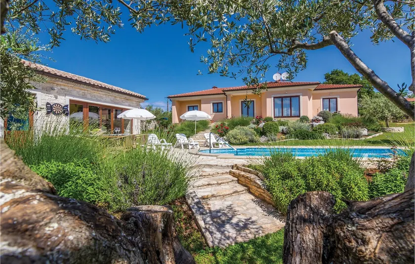 Luxurious Home In Buje - Image 1